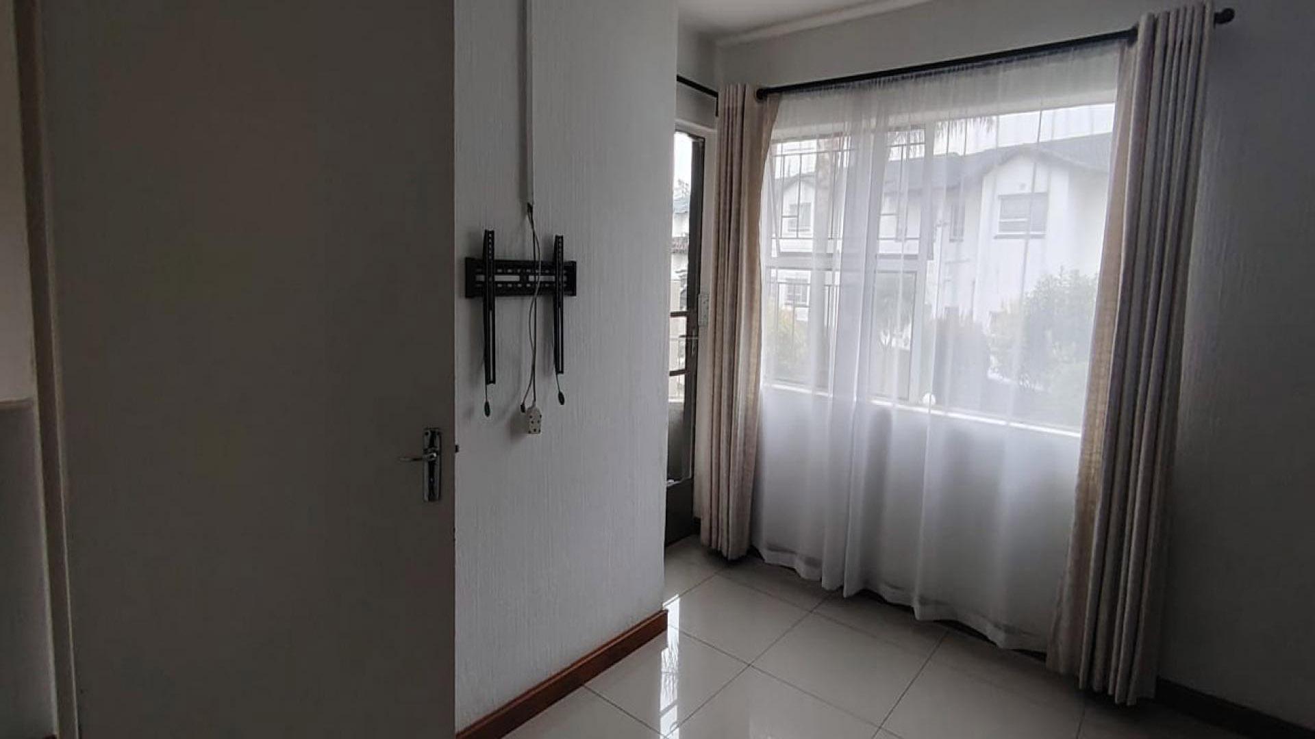 Bed Room 2 of property in Weltevreden Park