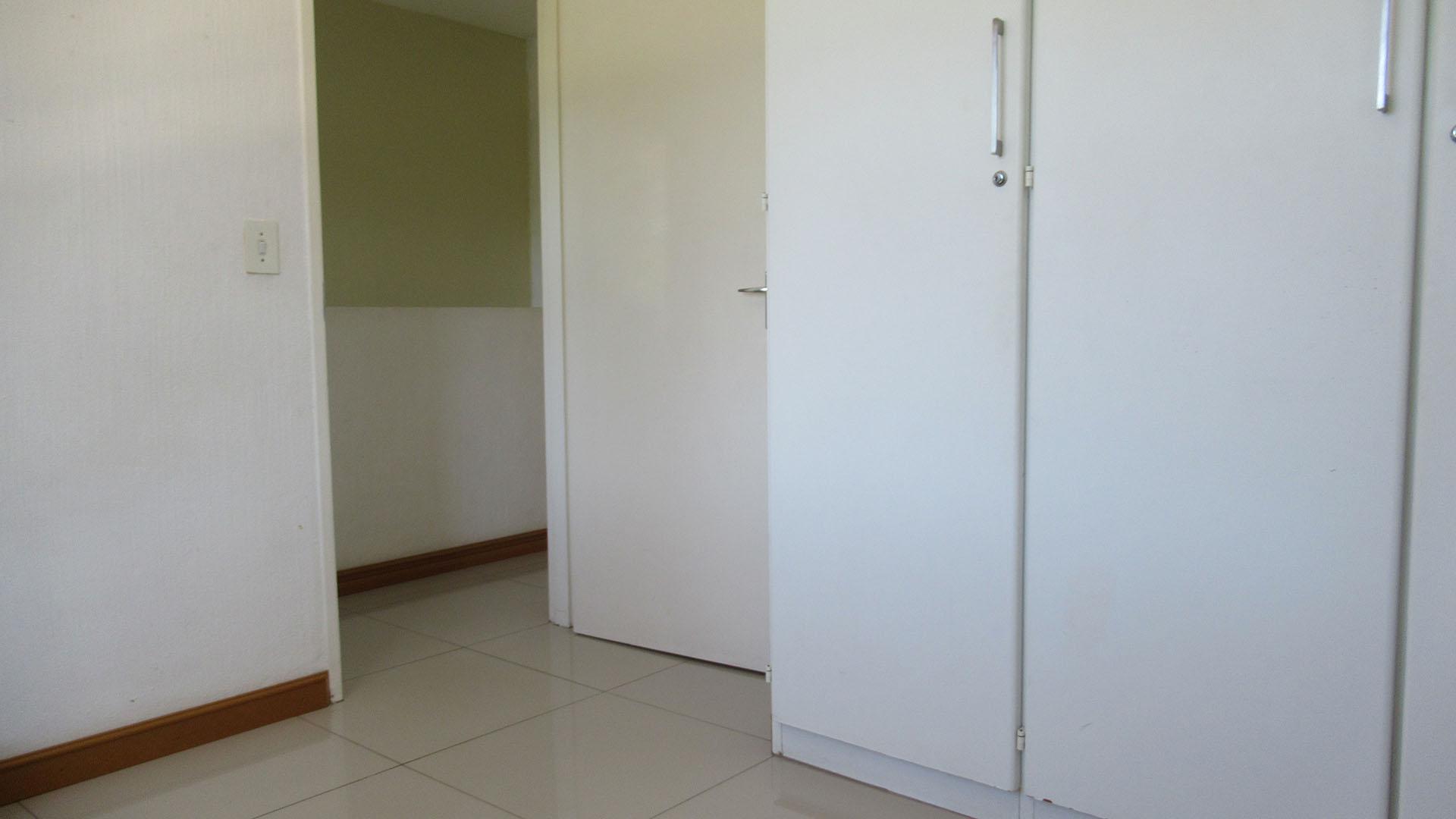 Bed Room 1 - 10 square meters of property in Weltevreden Park