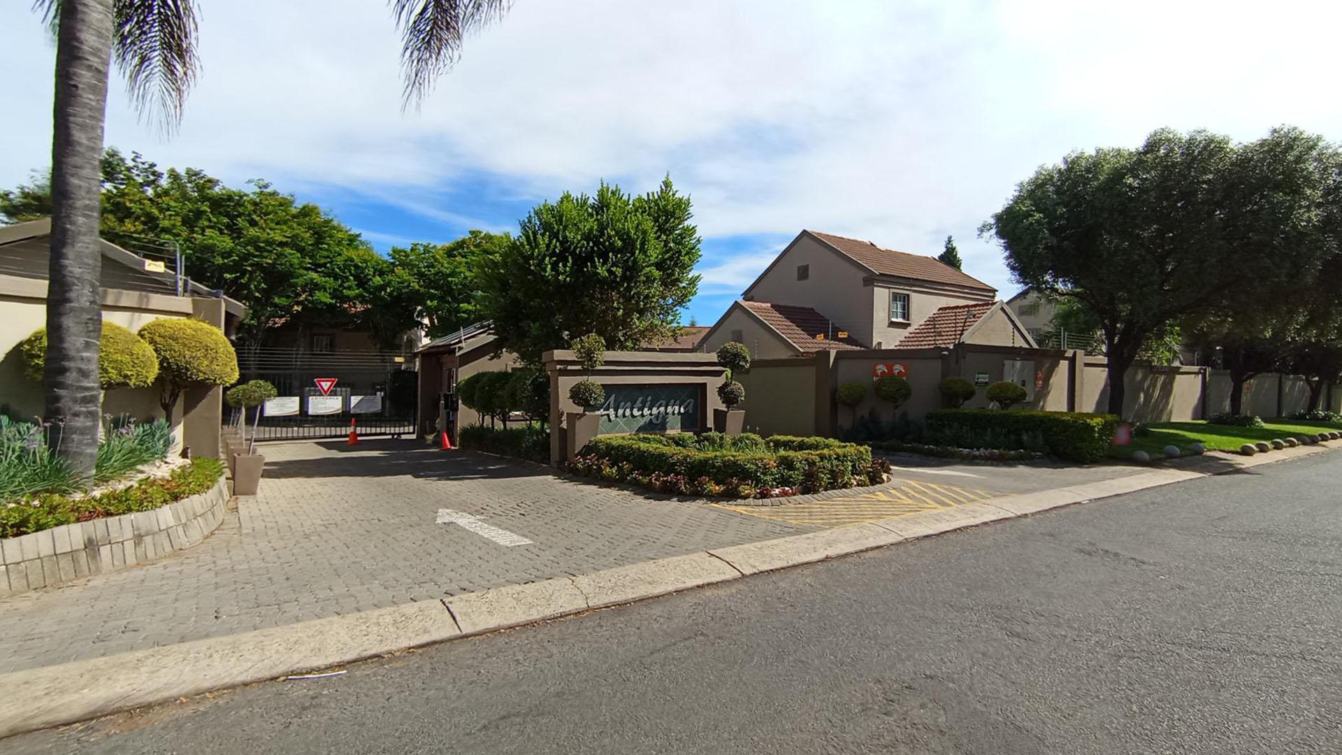 Front View of property in Equestria