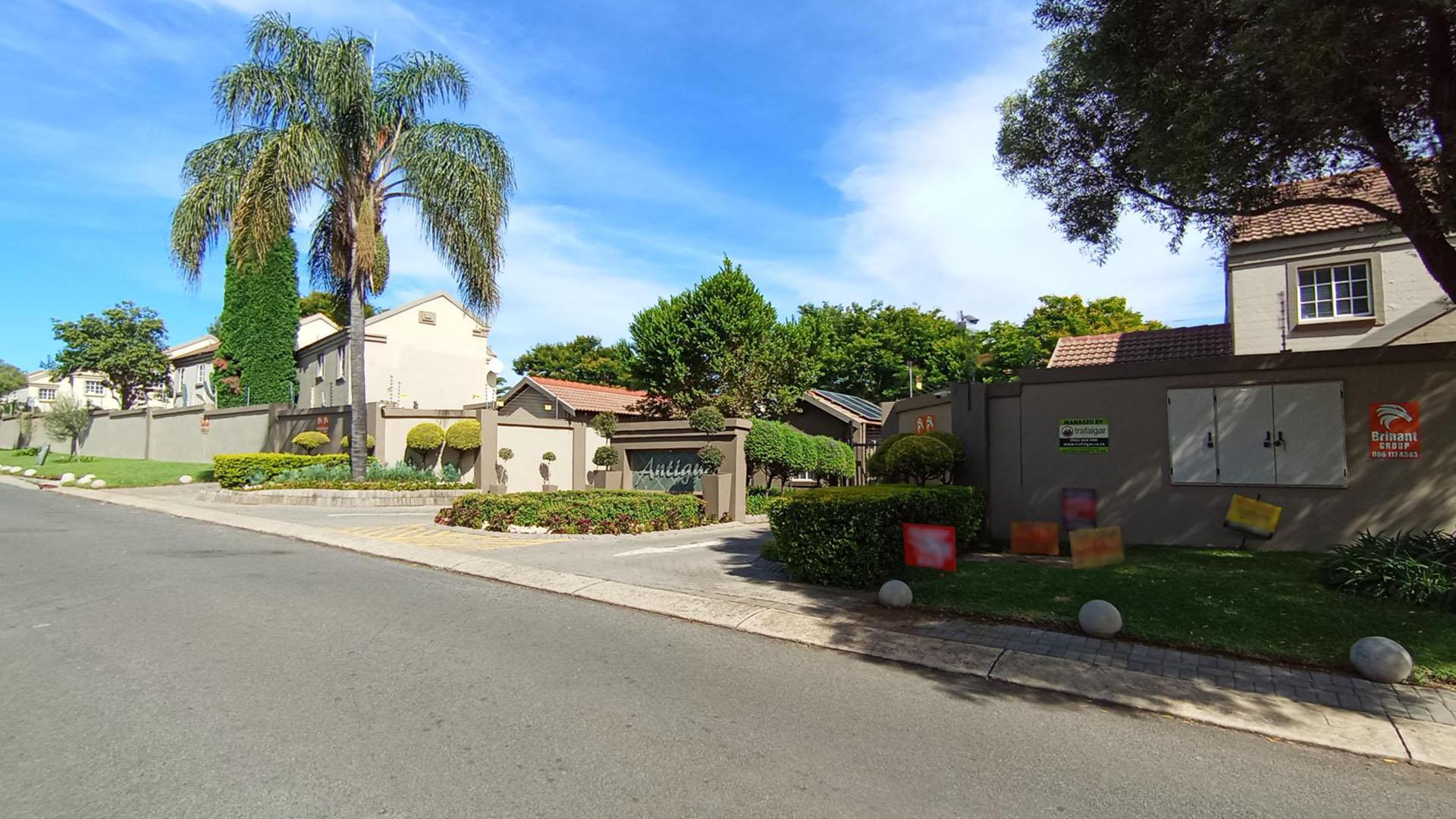 Front View of property in Equestria