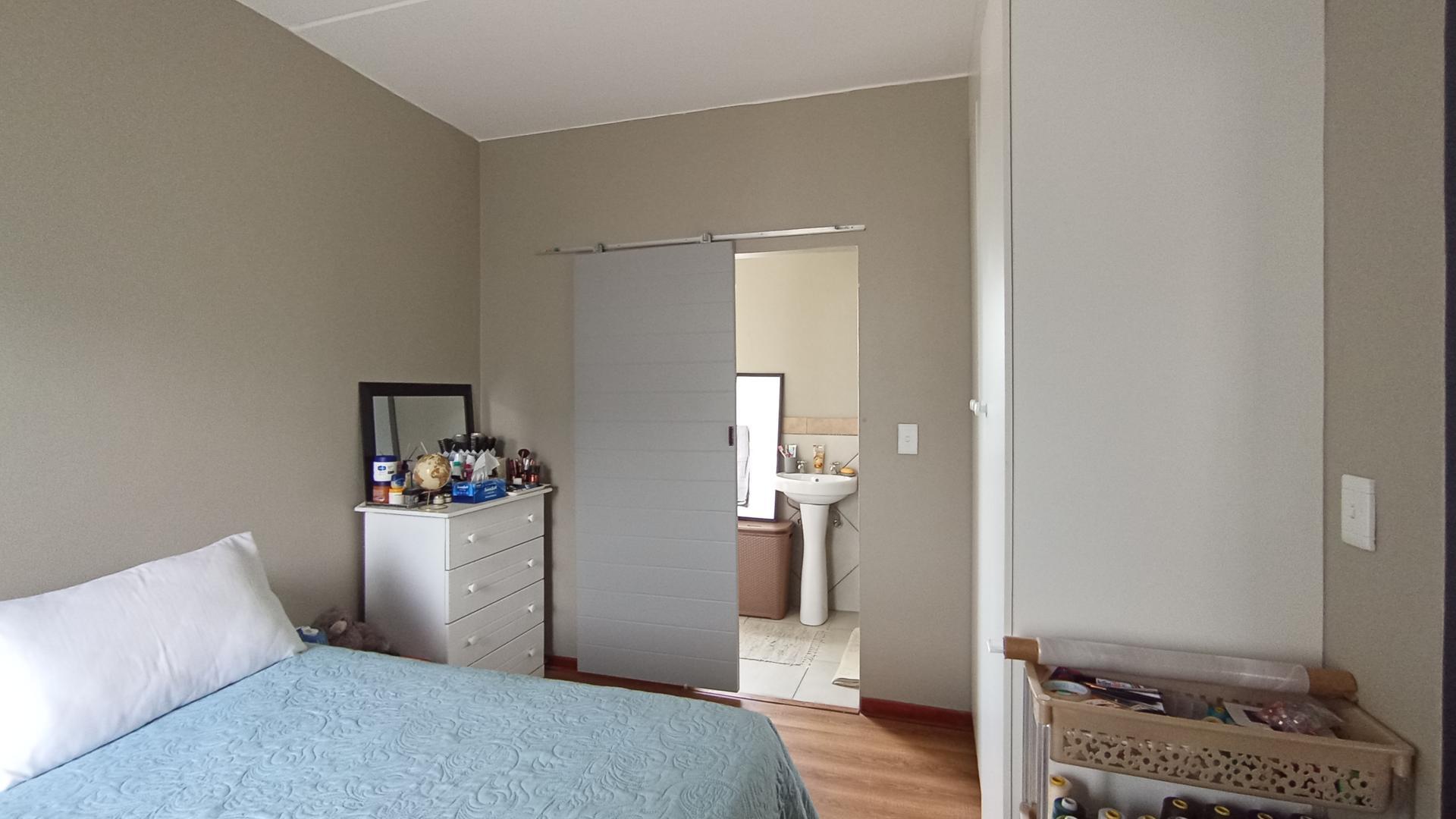 Bed Room 1 - 11 square meters of property in Glen Austin AH (Midrand)