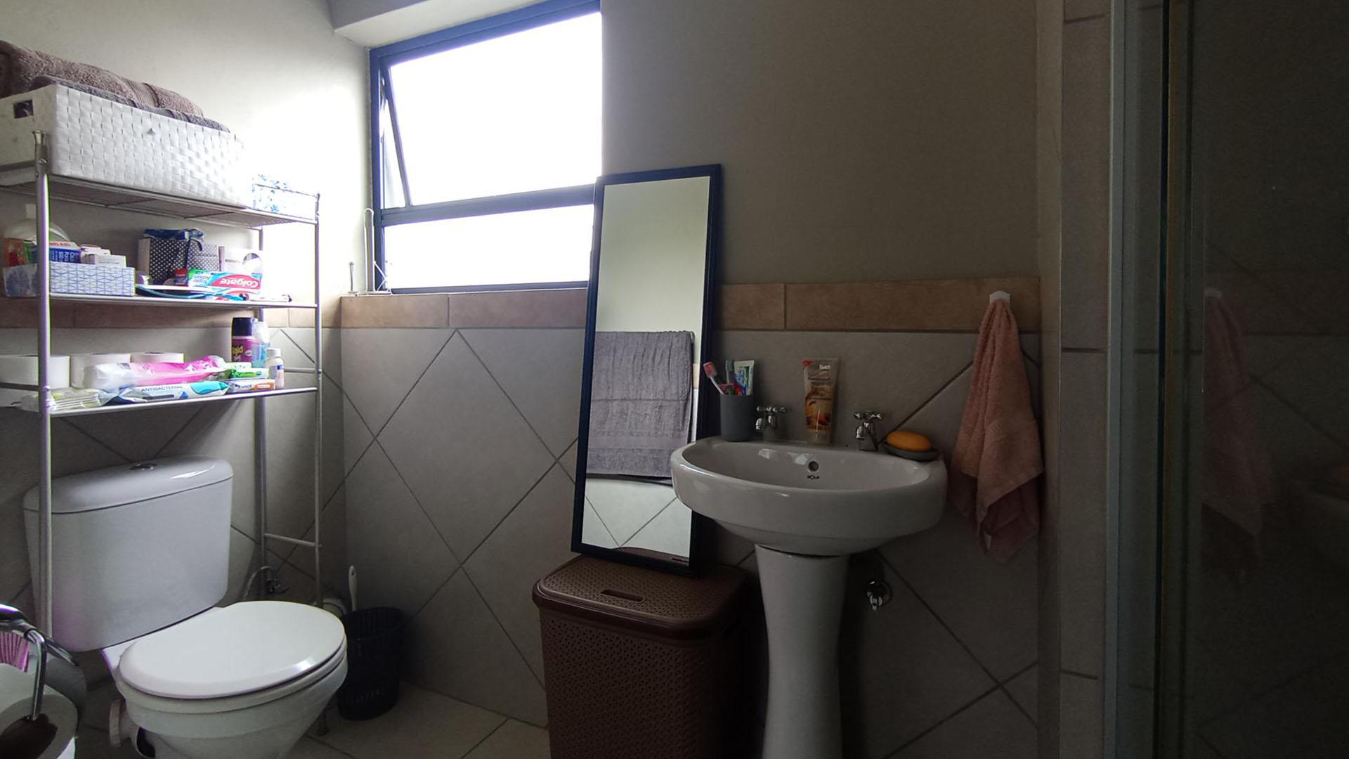 Bathroom 1 - 4 square meters of property in Glen Austin AH (Midrand)