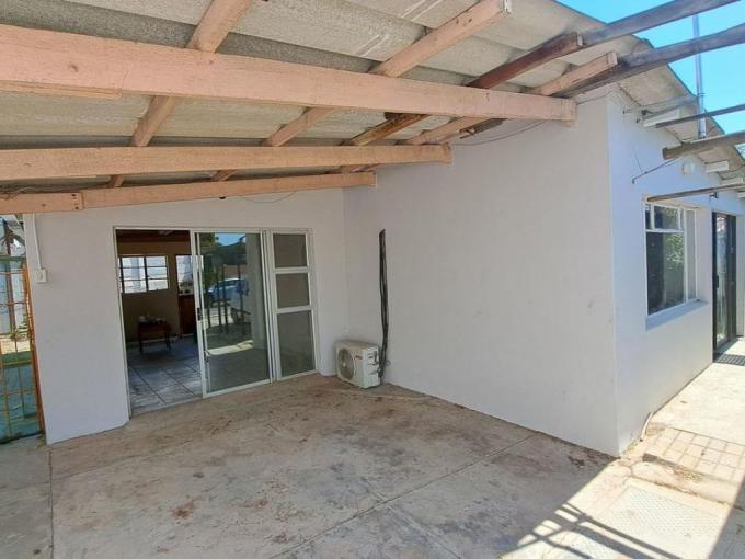 2 Bedroom Apartment to Rent in Oudtshoorn - Property to rent - MR703621