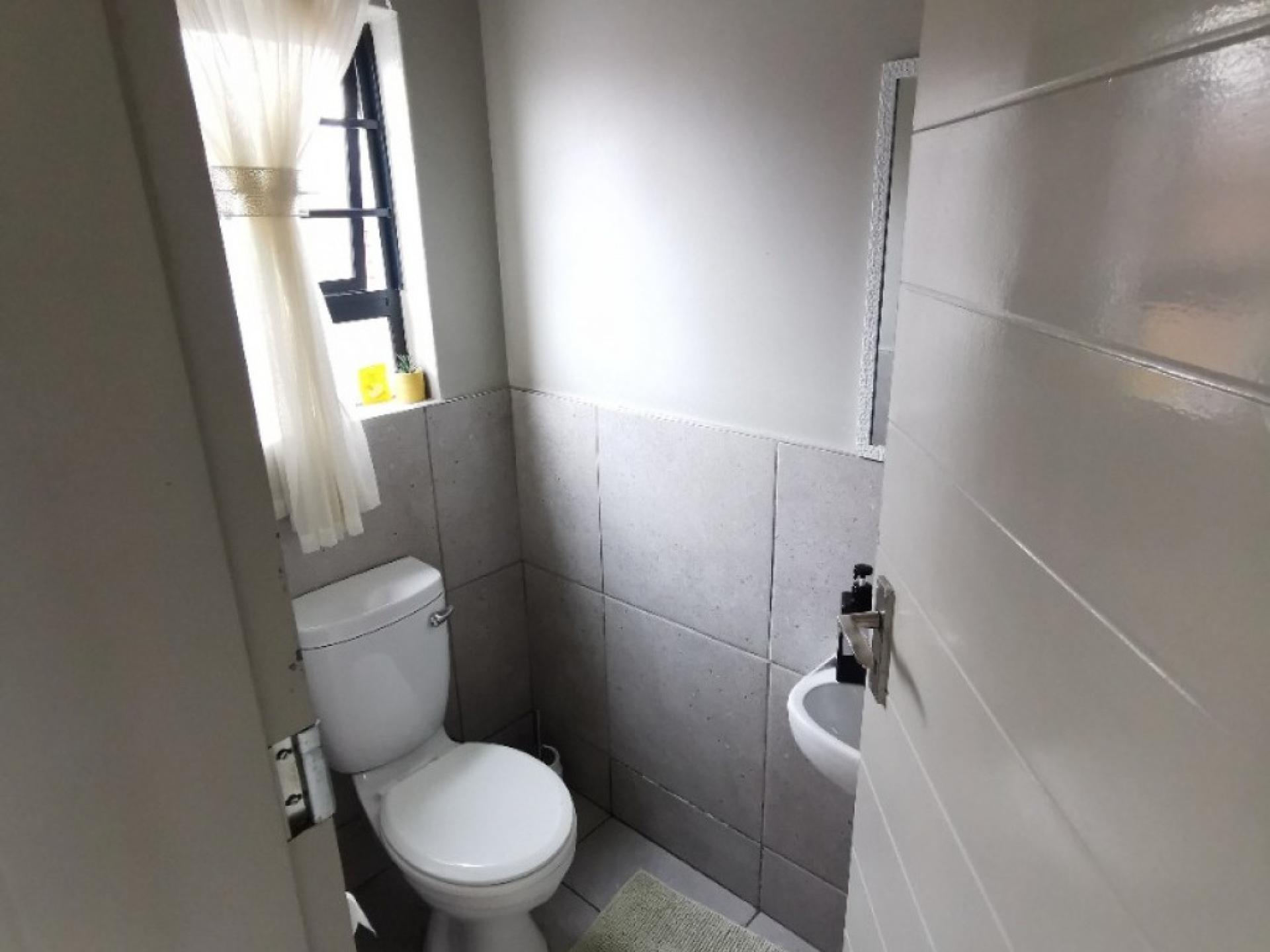  of property in Derdepoortpark