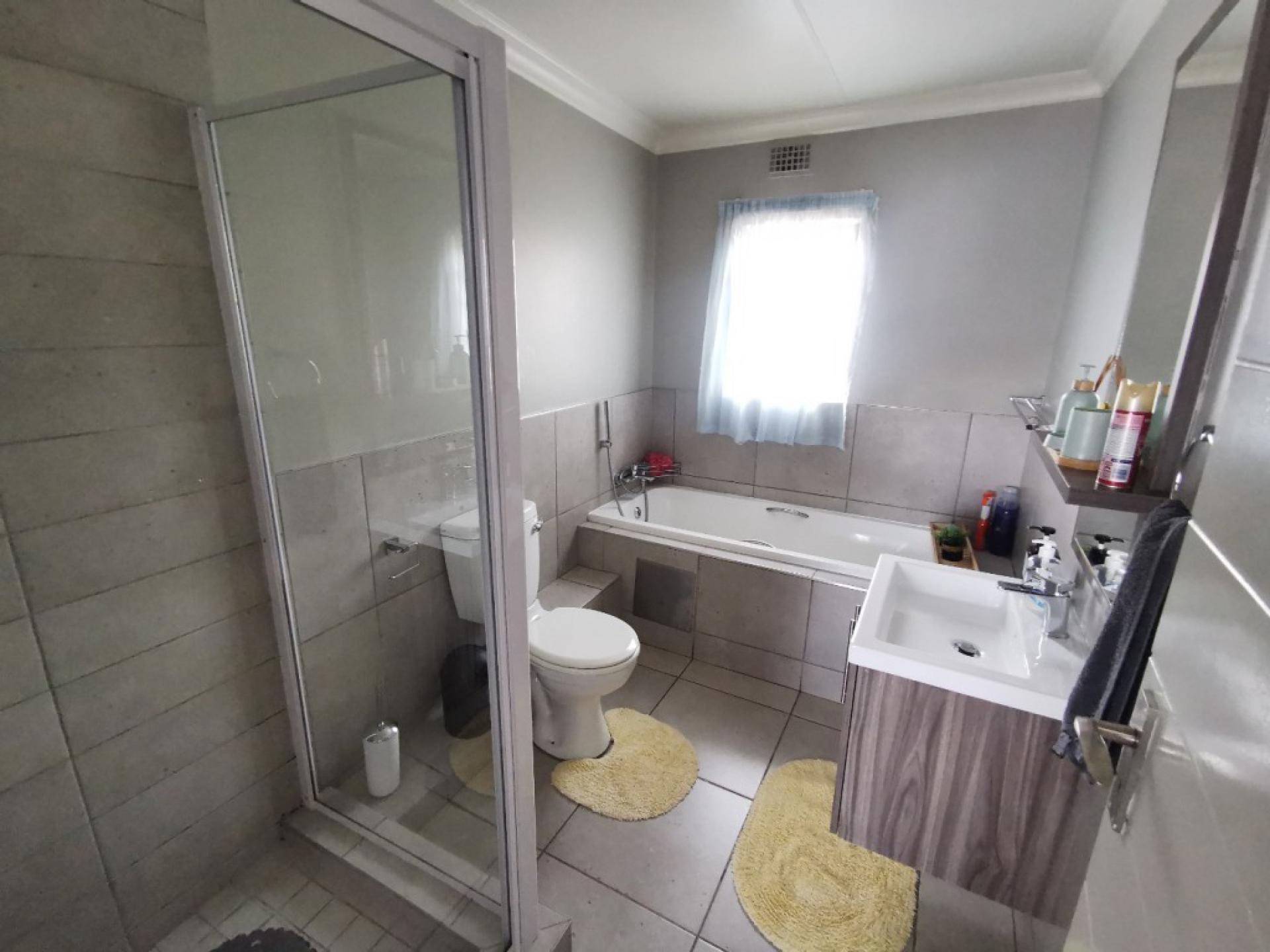  of property in Derdepoortpark