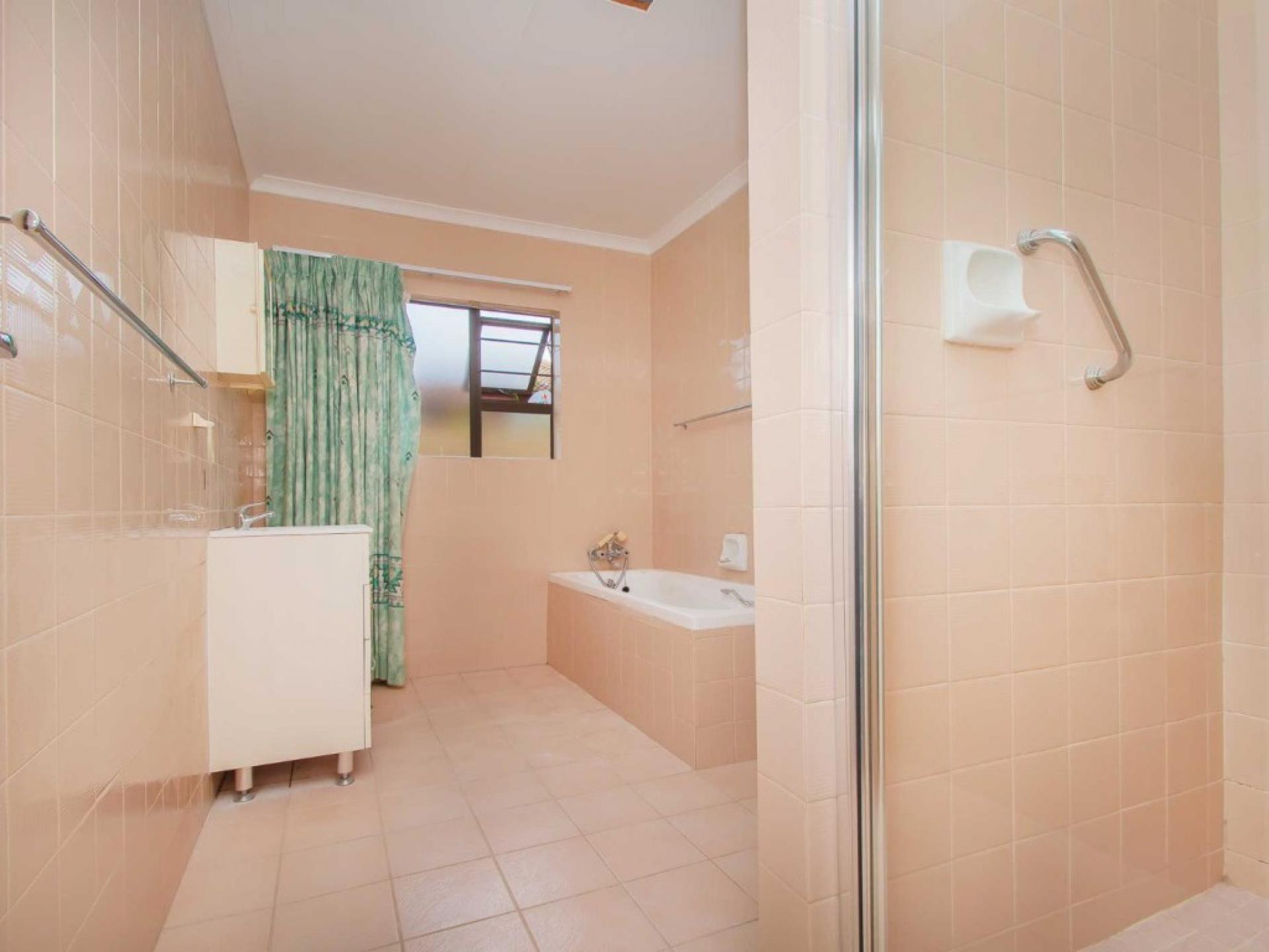  of property in Wilropark