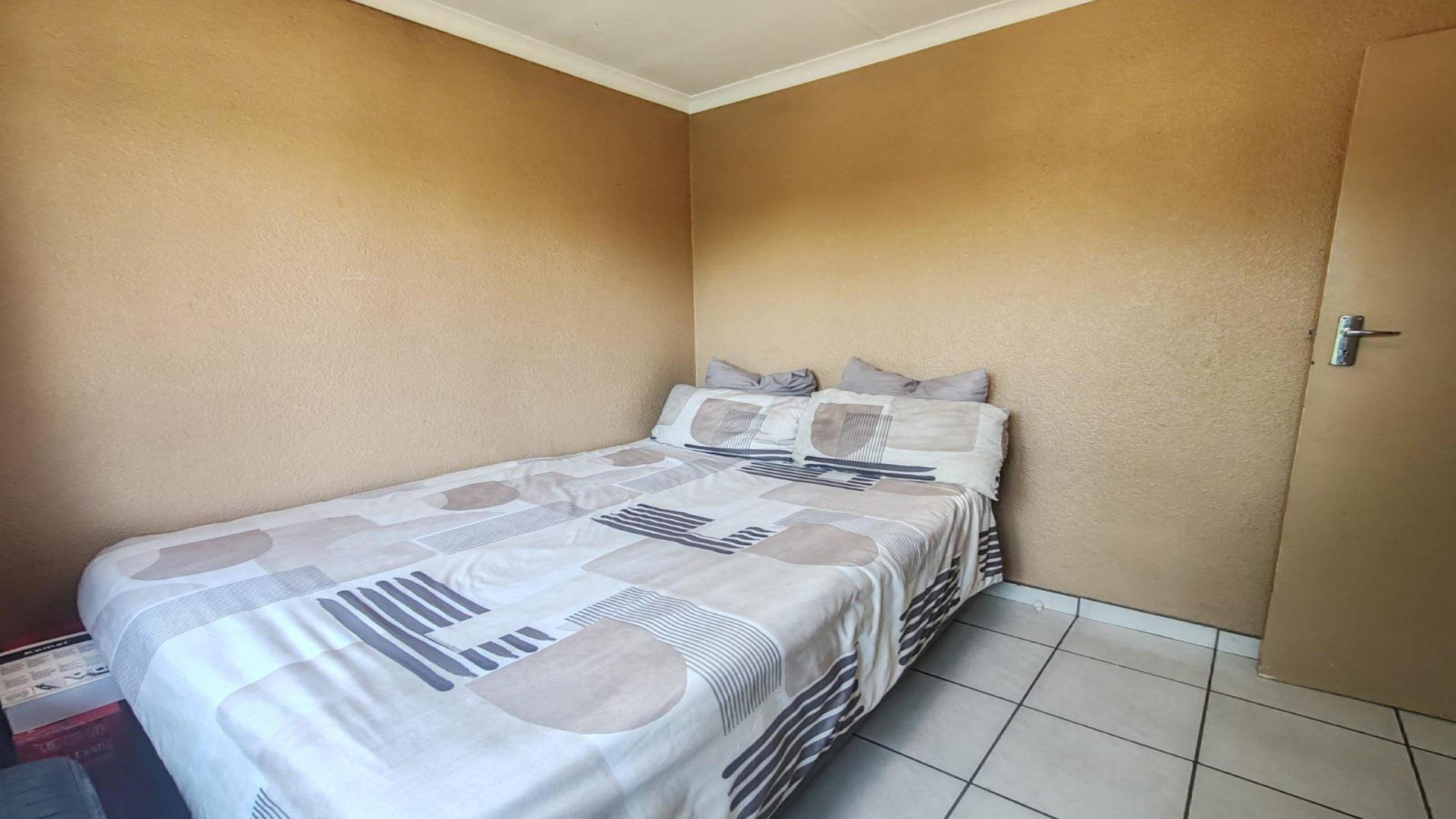 Bed Room 2 - 8 square meters of property in Glen Marais