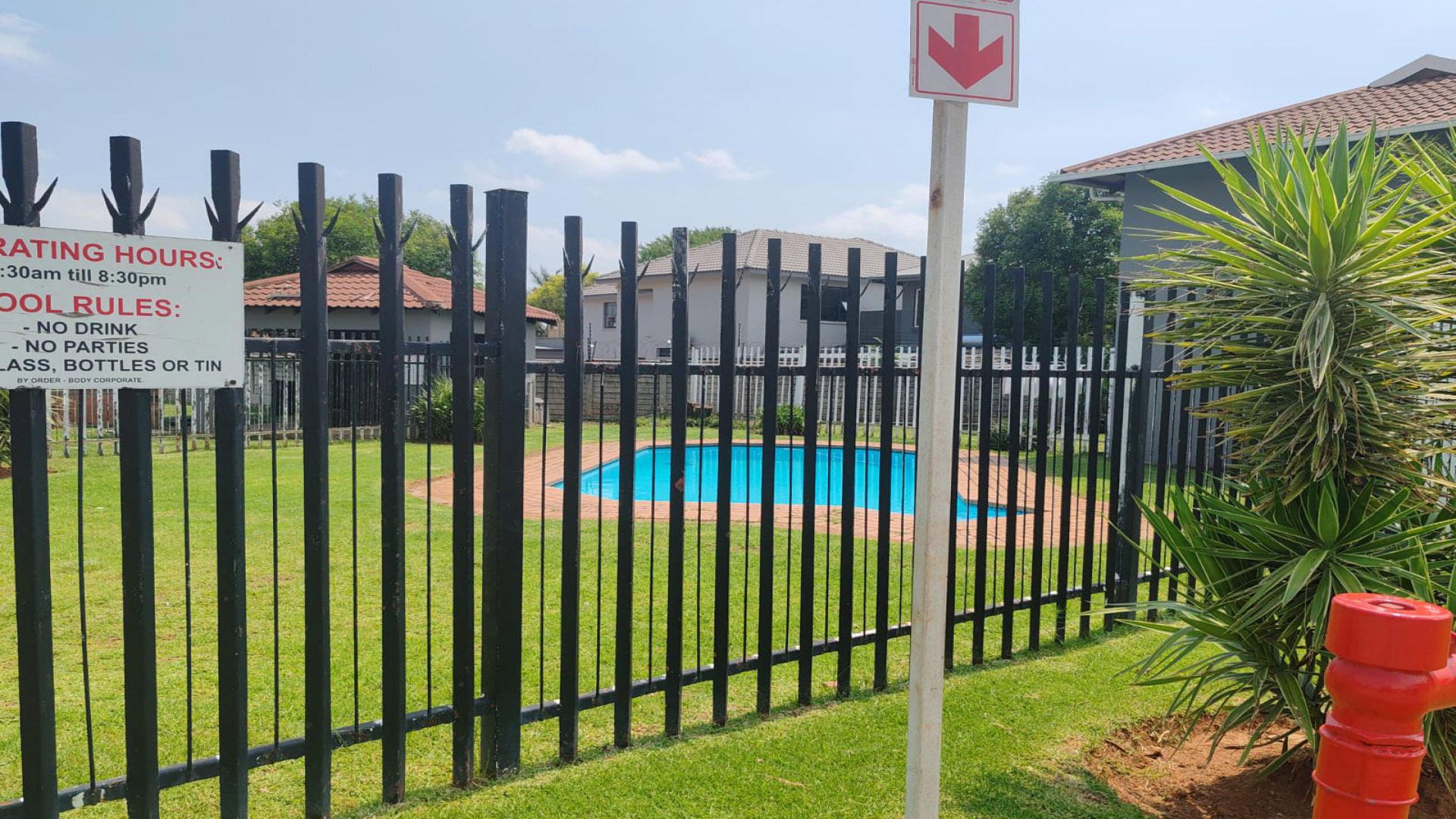 Swimming Pool of property in Glen Marais