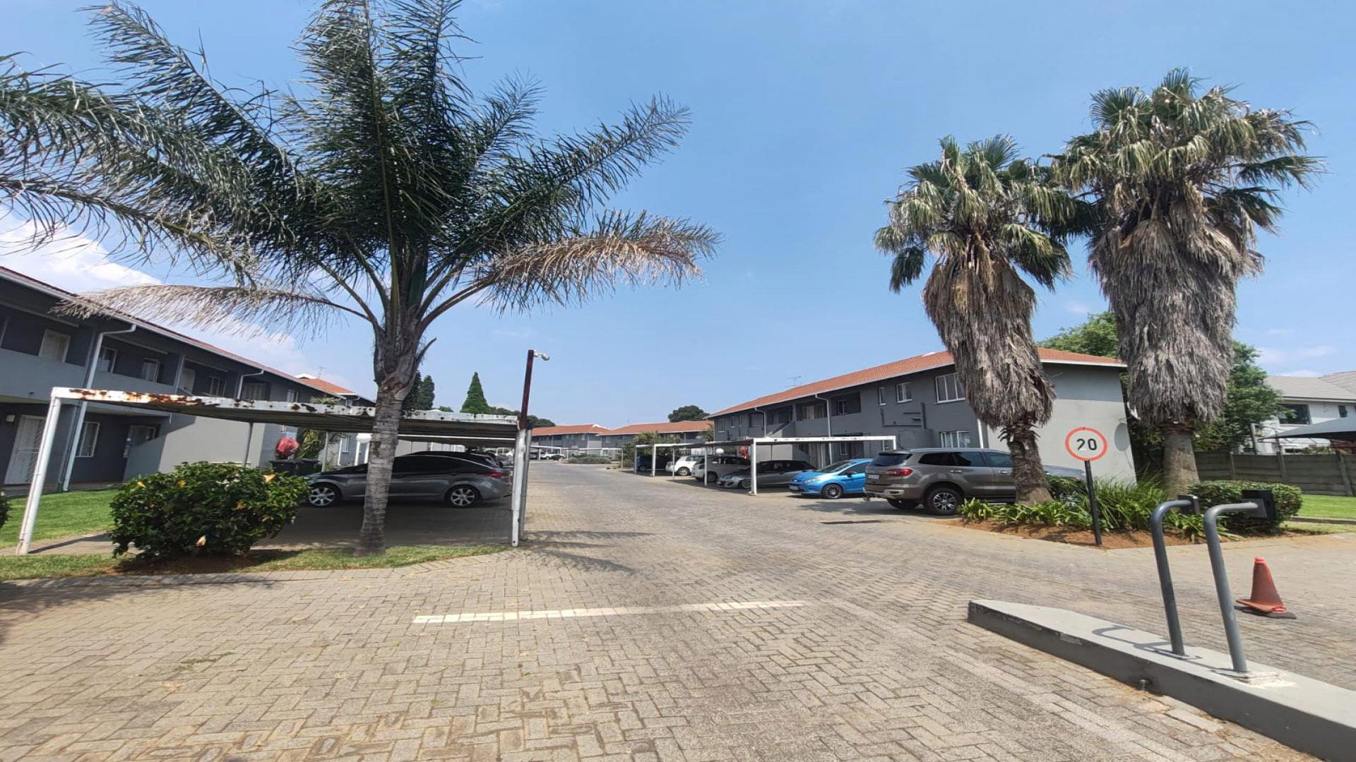 Carport  of property in Glen Marais