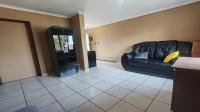 Lounges - 14 square meters of property in Glen Marais