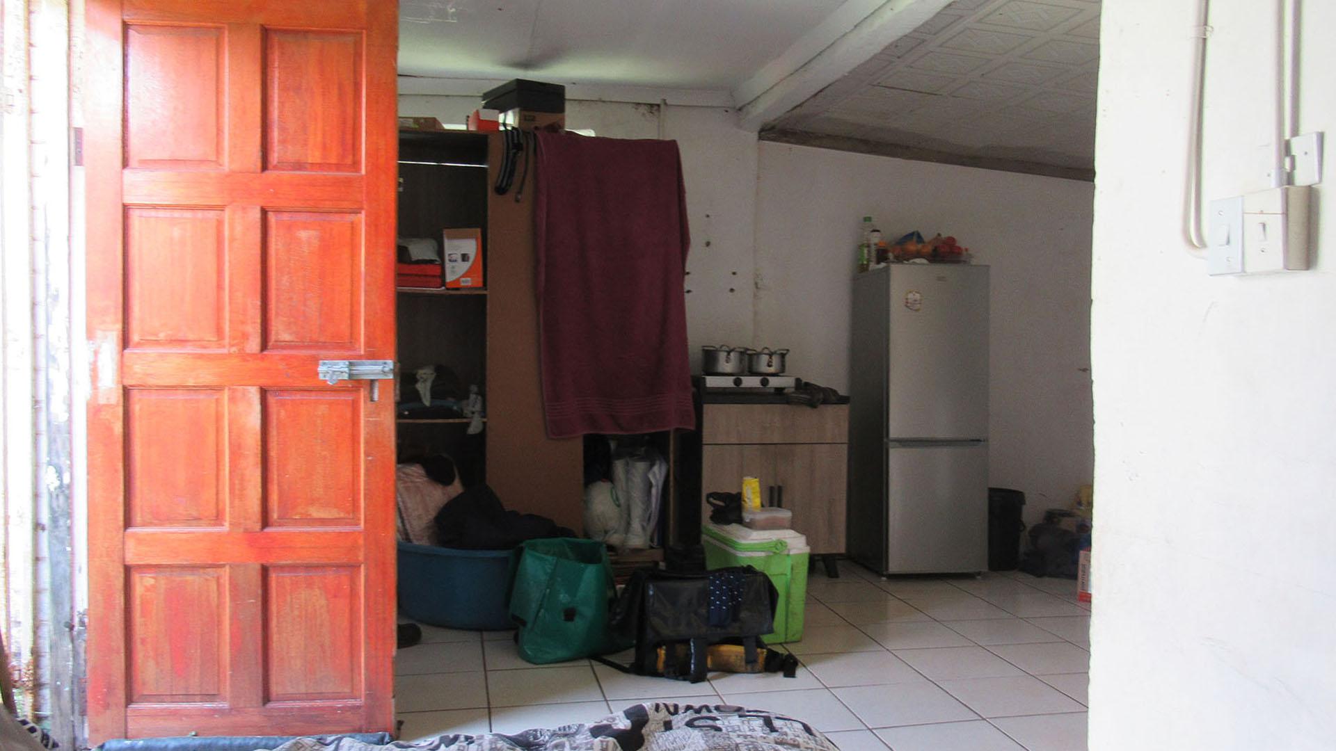 Bed Room 5+ of property in Modder East