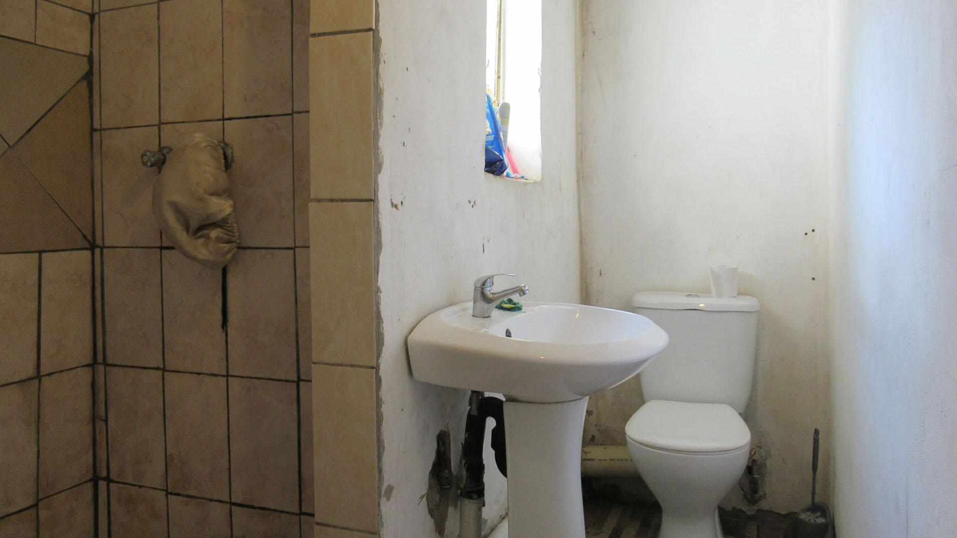 Bathroom 3+ - 4 square meters of property in Modder East