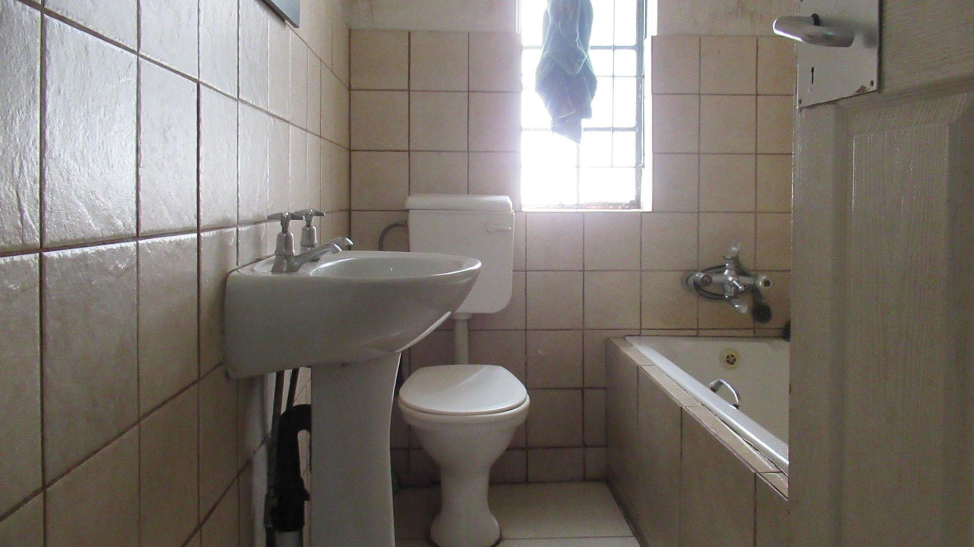 Bathroom 2 - 6 square meters of property in Modder East