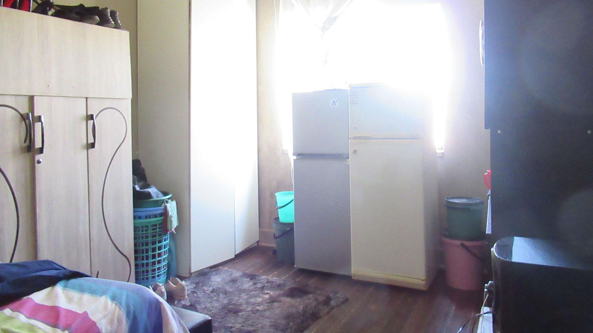 Bed Room 1 - 16 square meters of property in Modder East