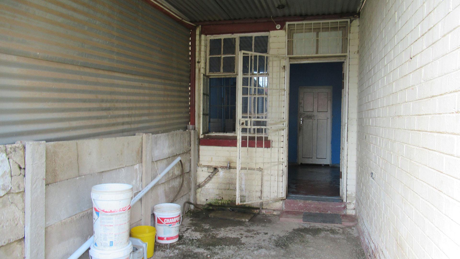 Patio - 12 square meters of property in Modder East