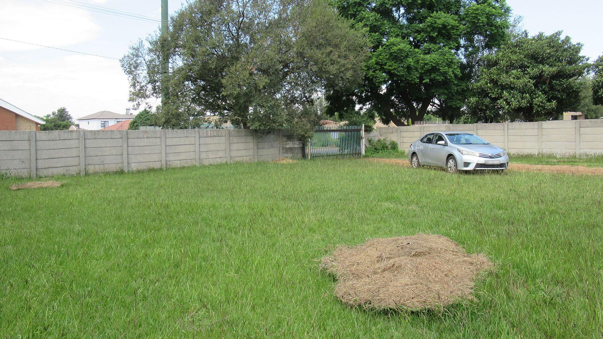 Front View of property in Modder East