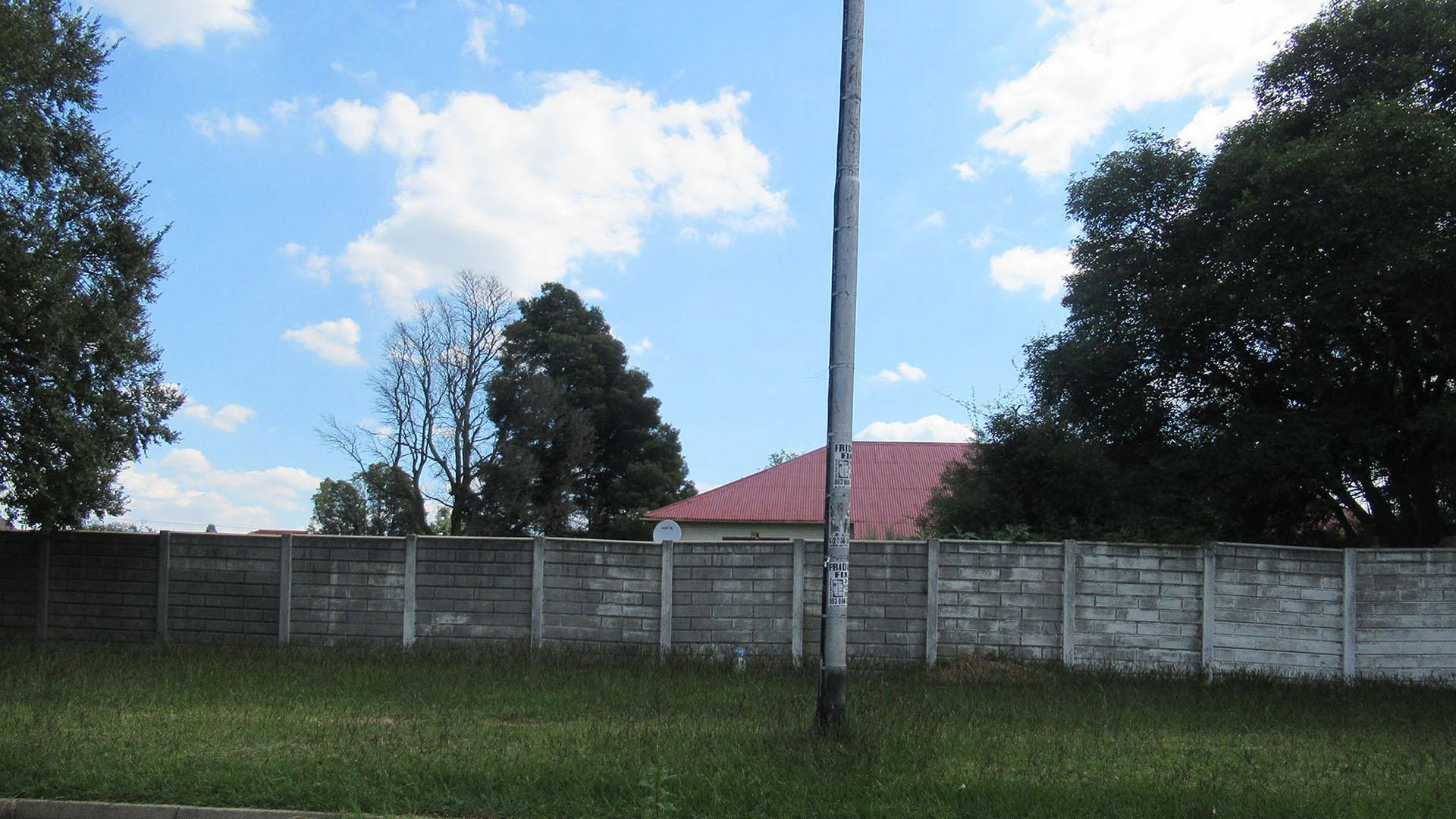 Front View of property in Modder East