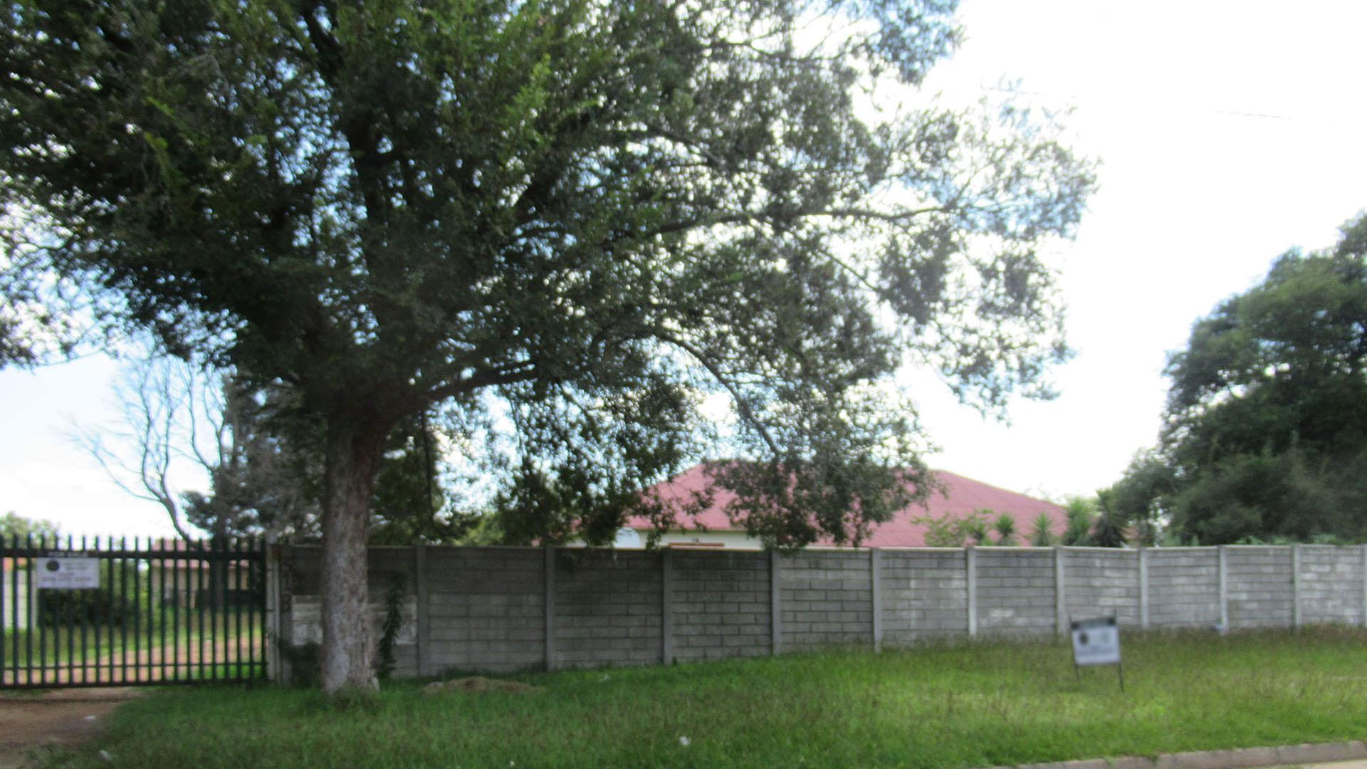 Front View of property in Modder East