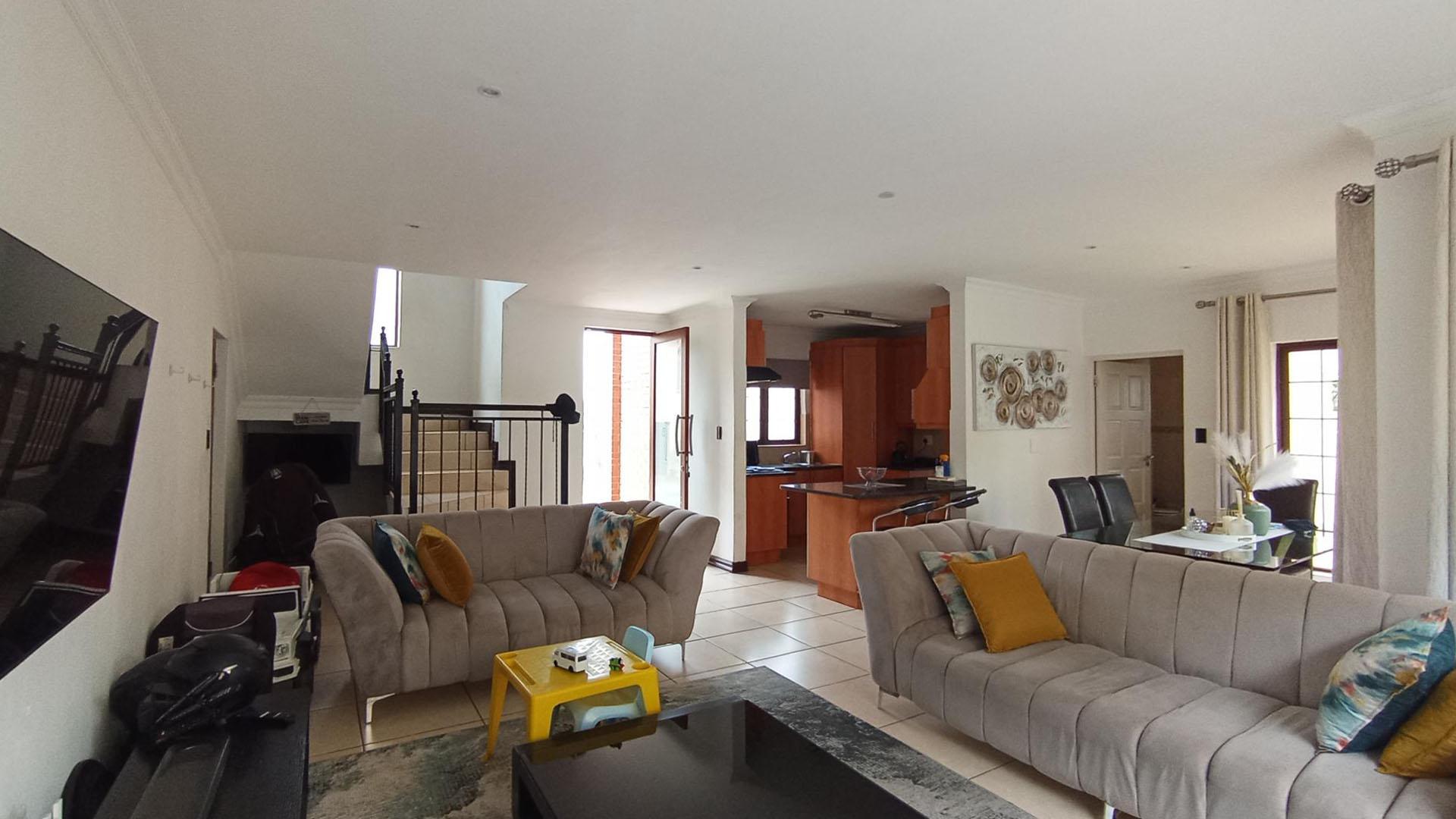 Lounges - 26 square meters of property in Celtisdal