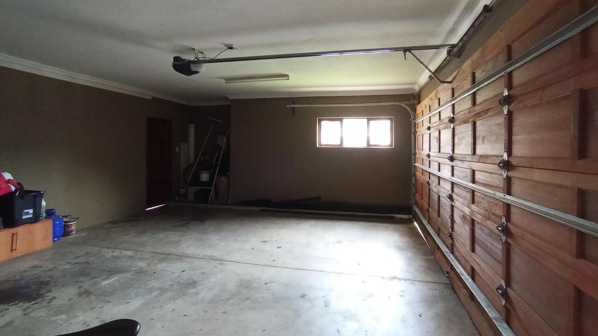 Garage - 38 square meters of property in Celtisdal