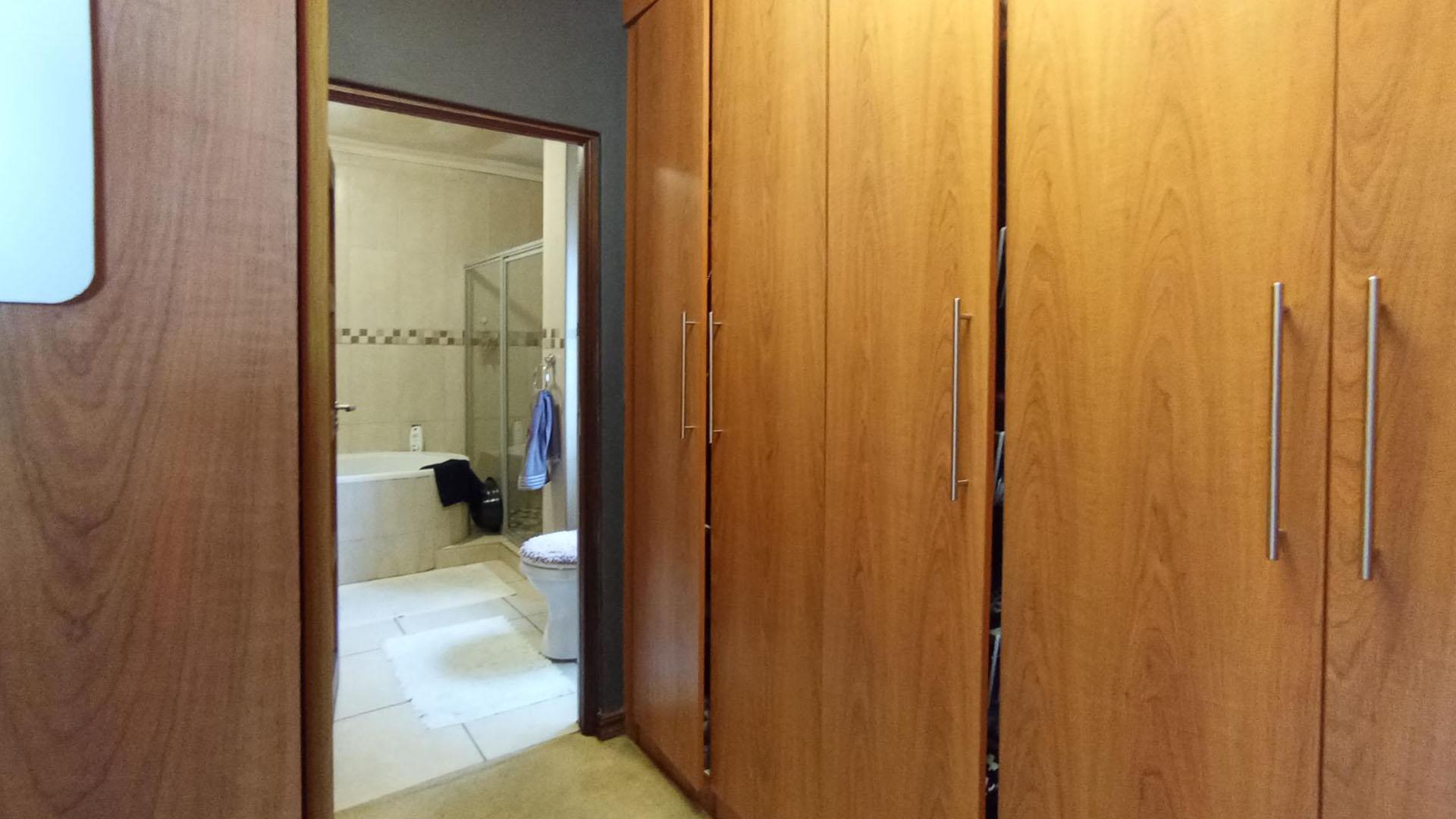 Main Bedroom - 31 square meters of property in Celtisdal