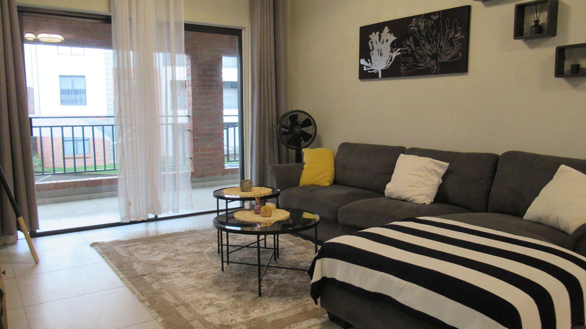 Lounges - 20 square meters of property in Noordhang