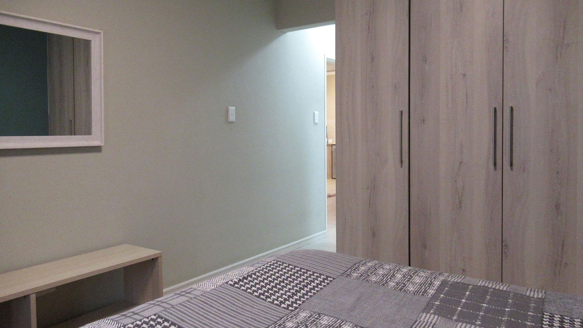 Main Bedroom - 17 square meters of property in Noordhang
