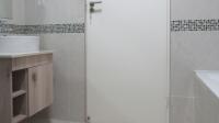 Bathroom 1 - 6 square meters of property in Noordhang