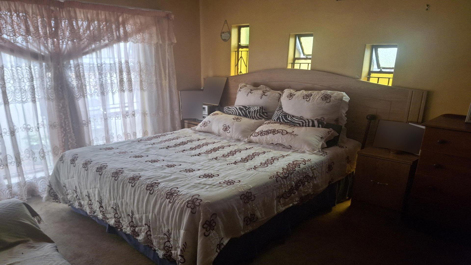 Bed Room 1 of property in Tembisa