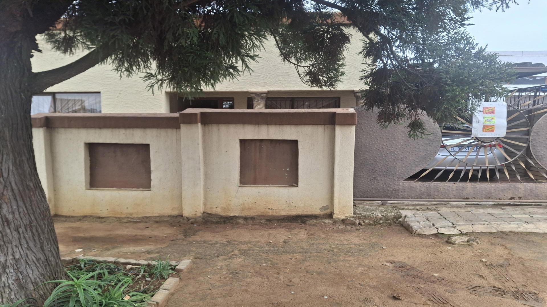 Front View of property in Tembisa