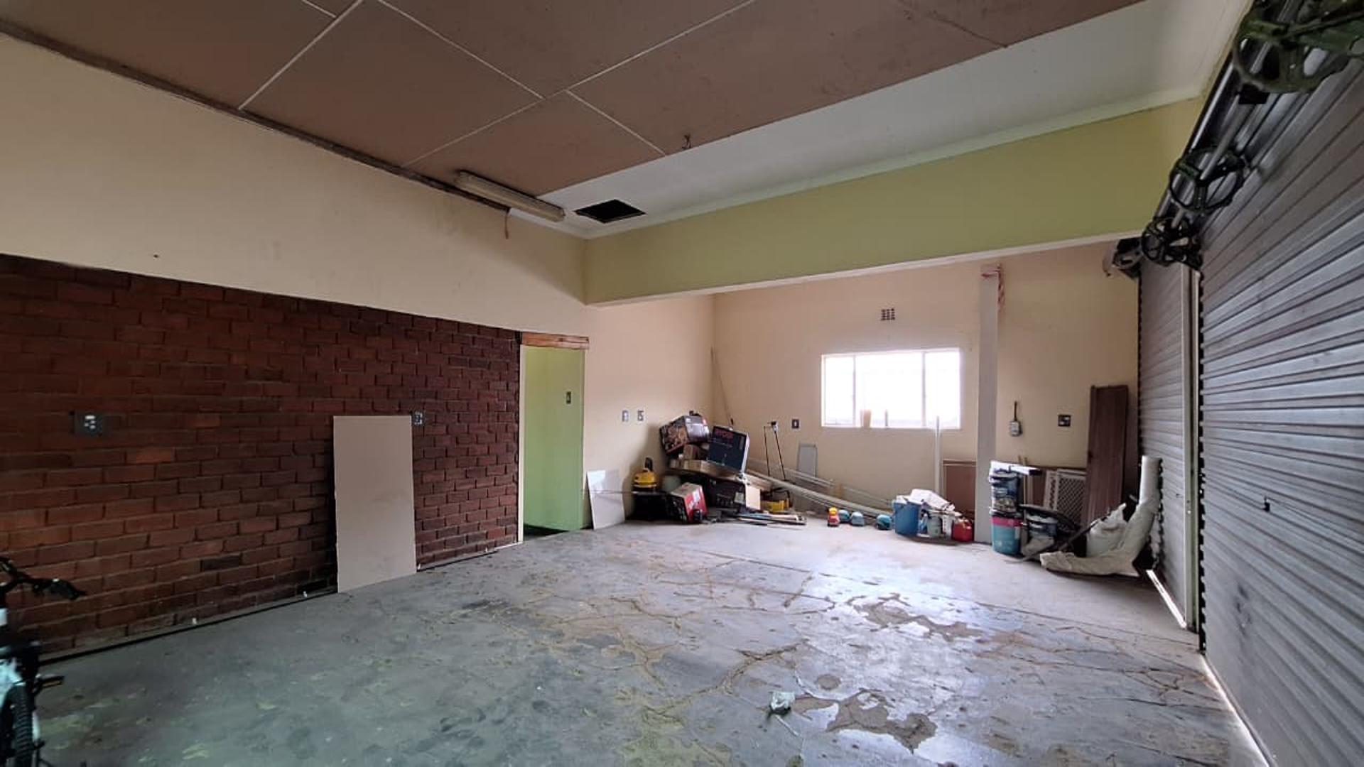 Garage - 64 square meters of property in Rynfield