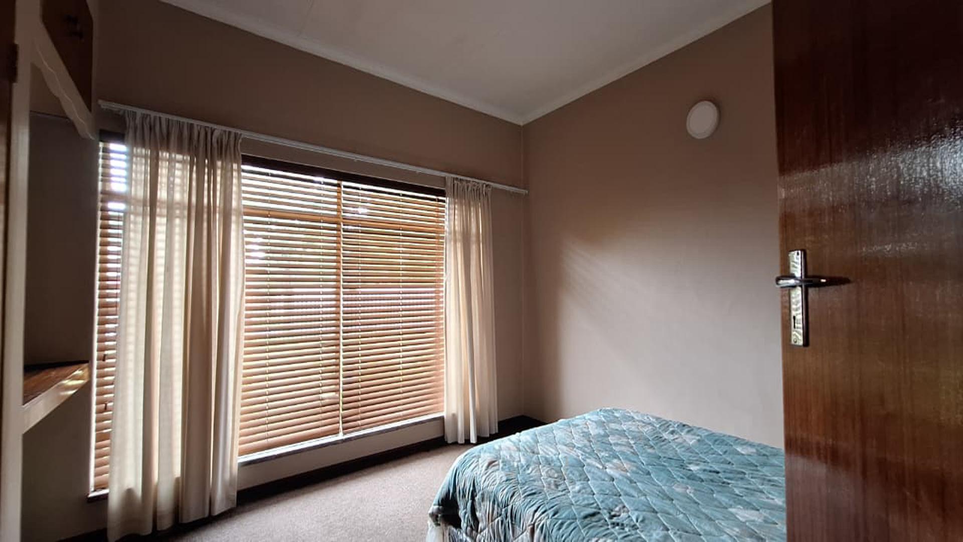 Bed Room 1 - 25 square meters of property in Rynfield