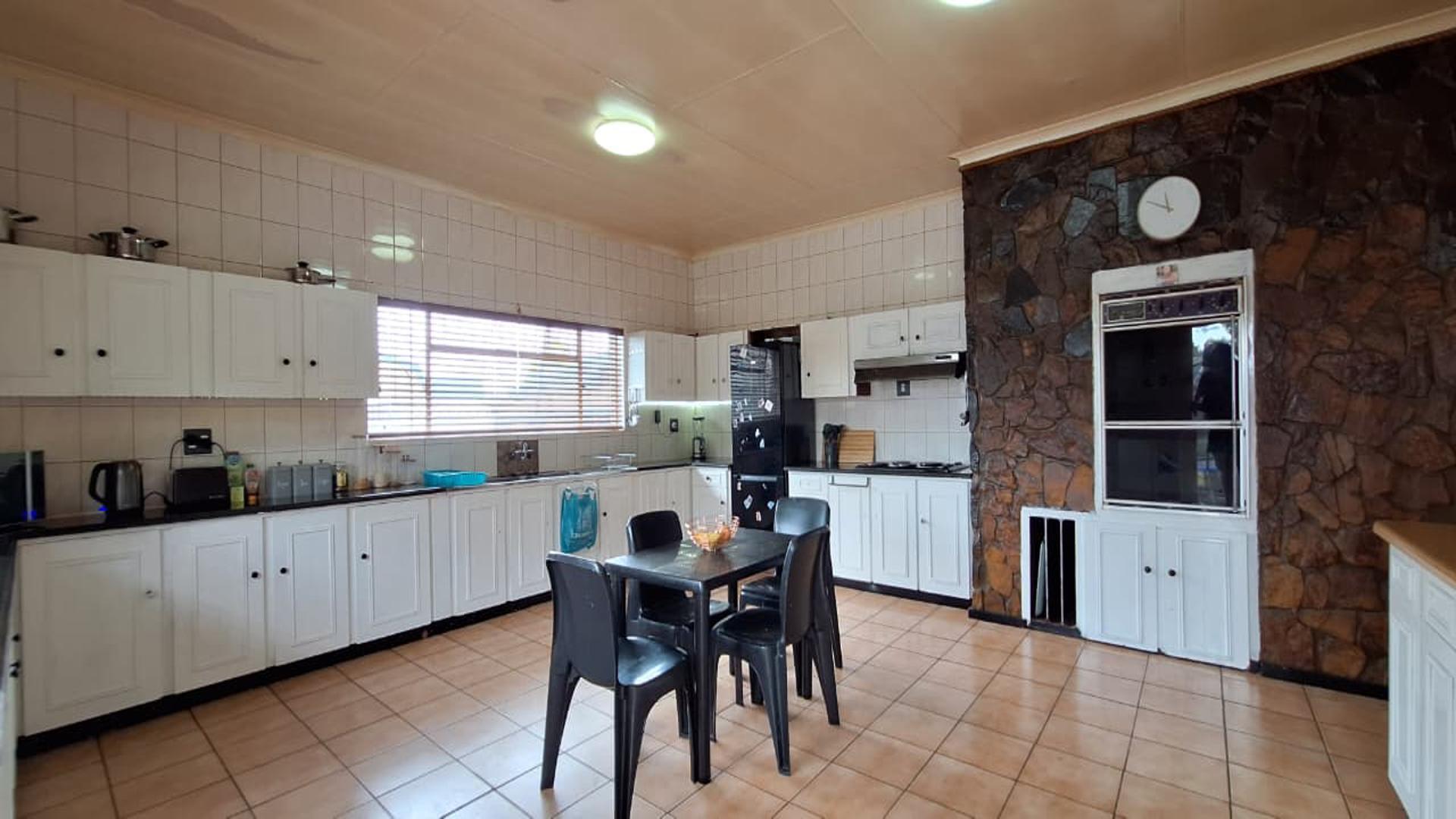 Kitchen - 64 square meters of property in Rynfield