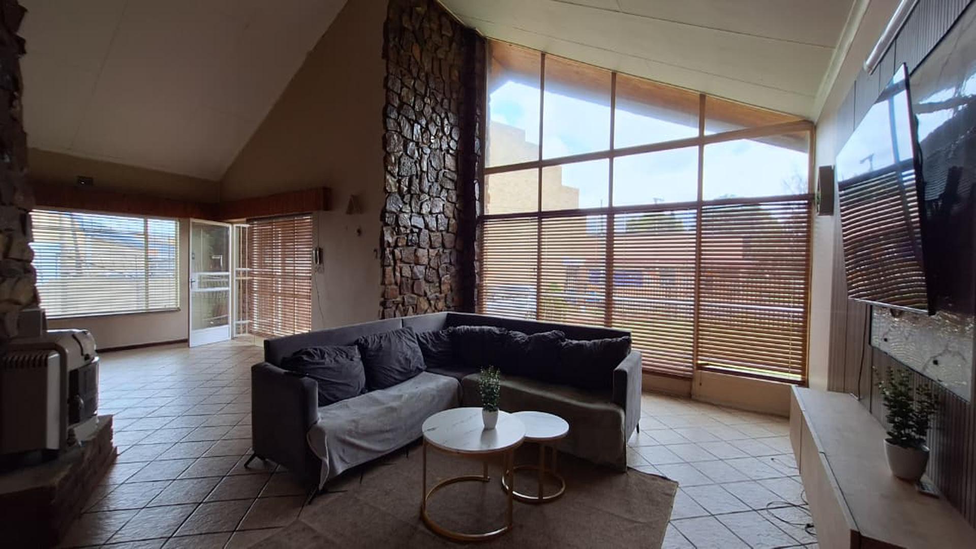 Lounges - 39 square meters of property in Rynfield