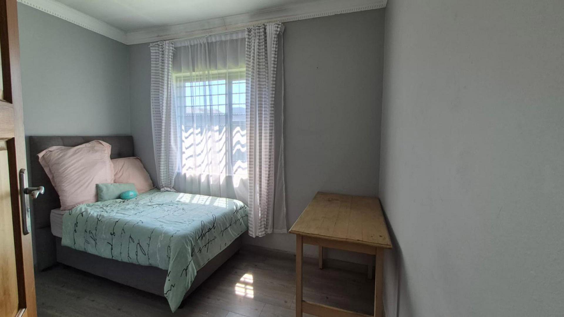 Bed Room 3 - 15 square meters of property in Comet