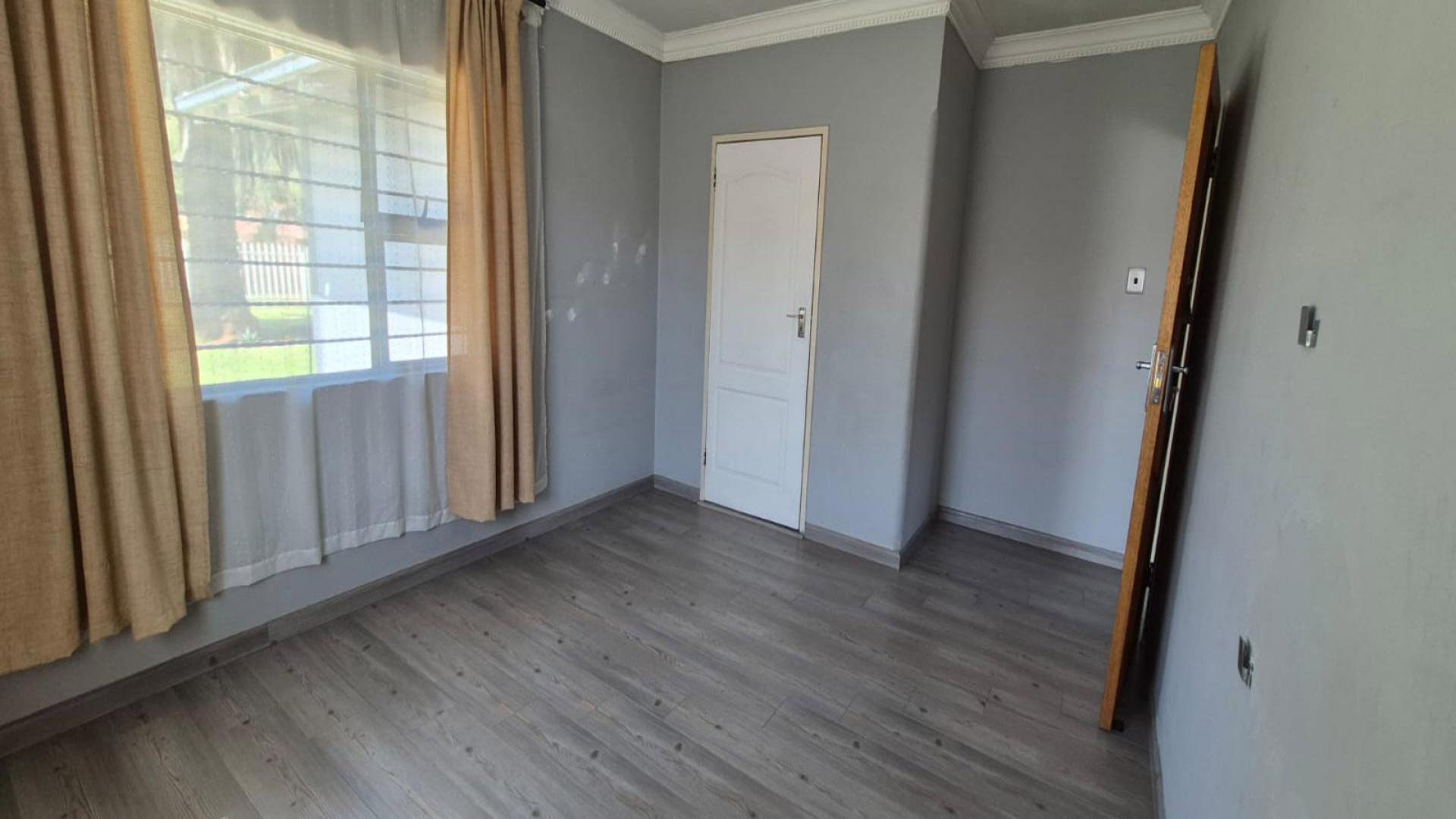 Bed Room 2 - 16 square meters of property in Comet