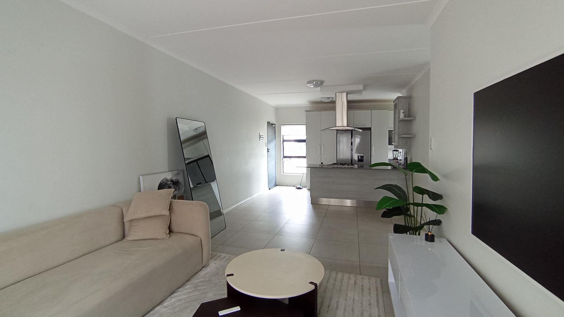 Lounges - 12 square meters of property in Erand Gardens