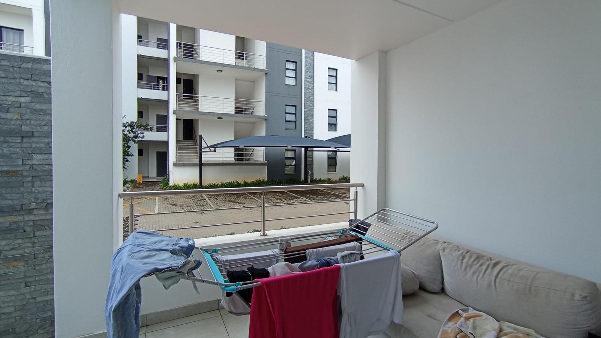 Patio - 14 square meters of property in Erand Gardens