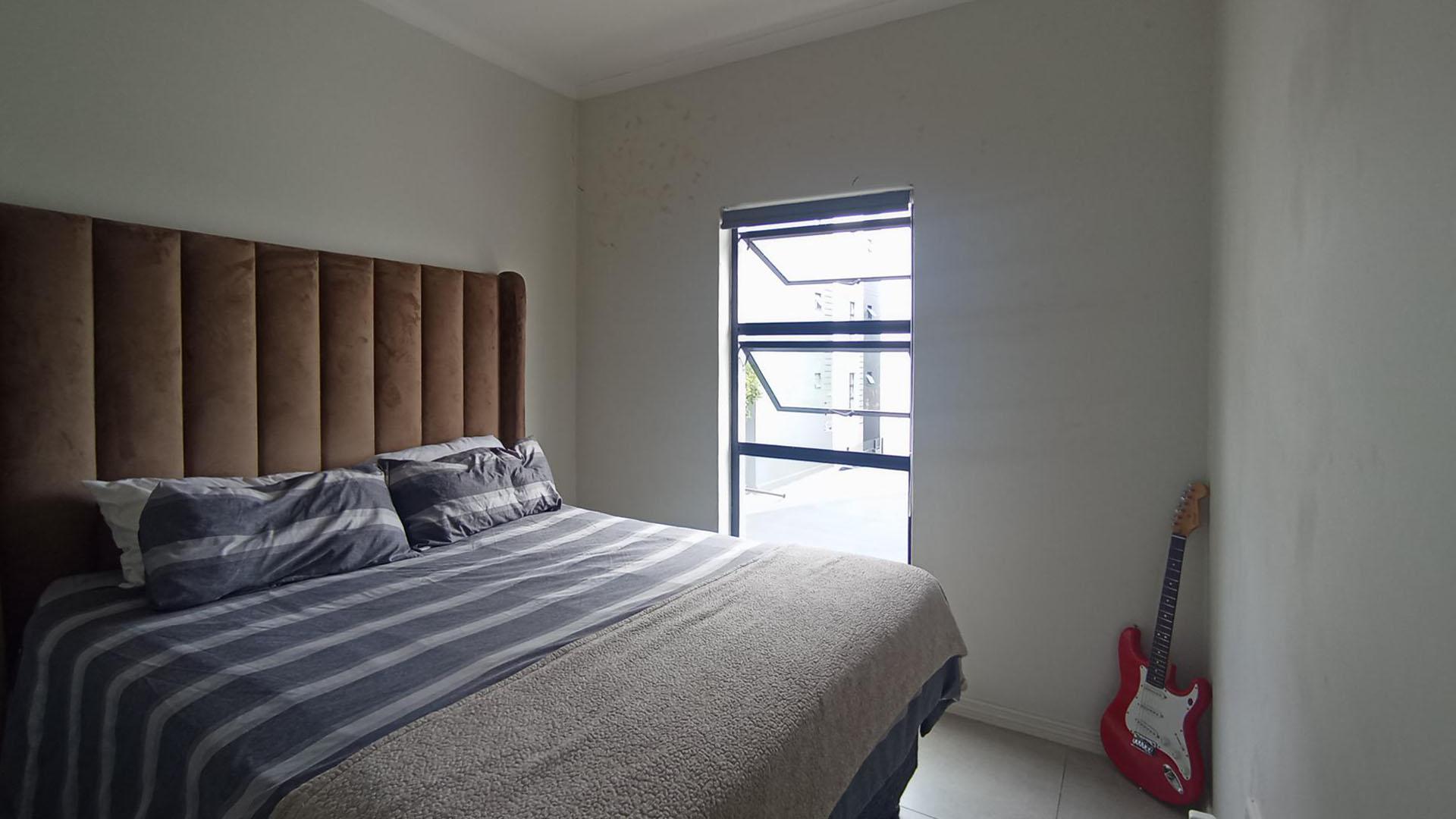 Bed Room 2 - 11 square meters of property in Erand Gardens