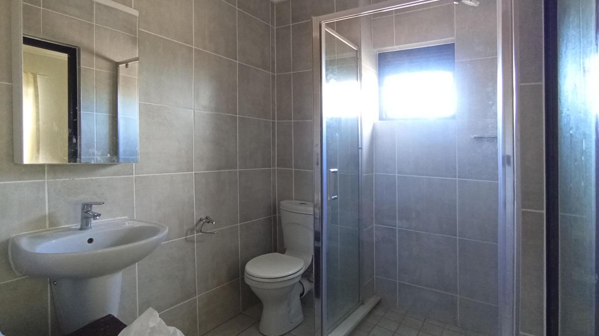 Main Bathroom - 5 square meters of property in Zwartkoppies