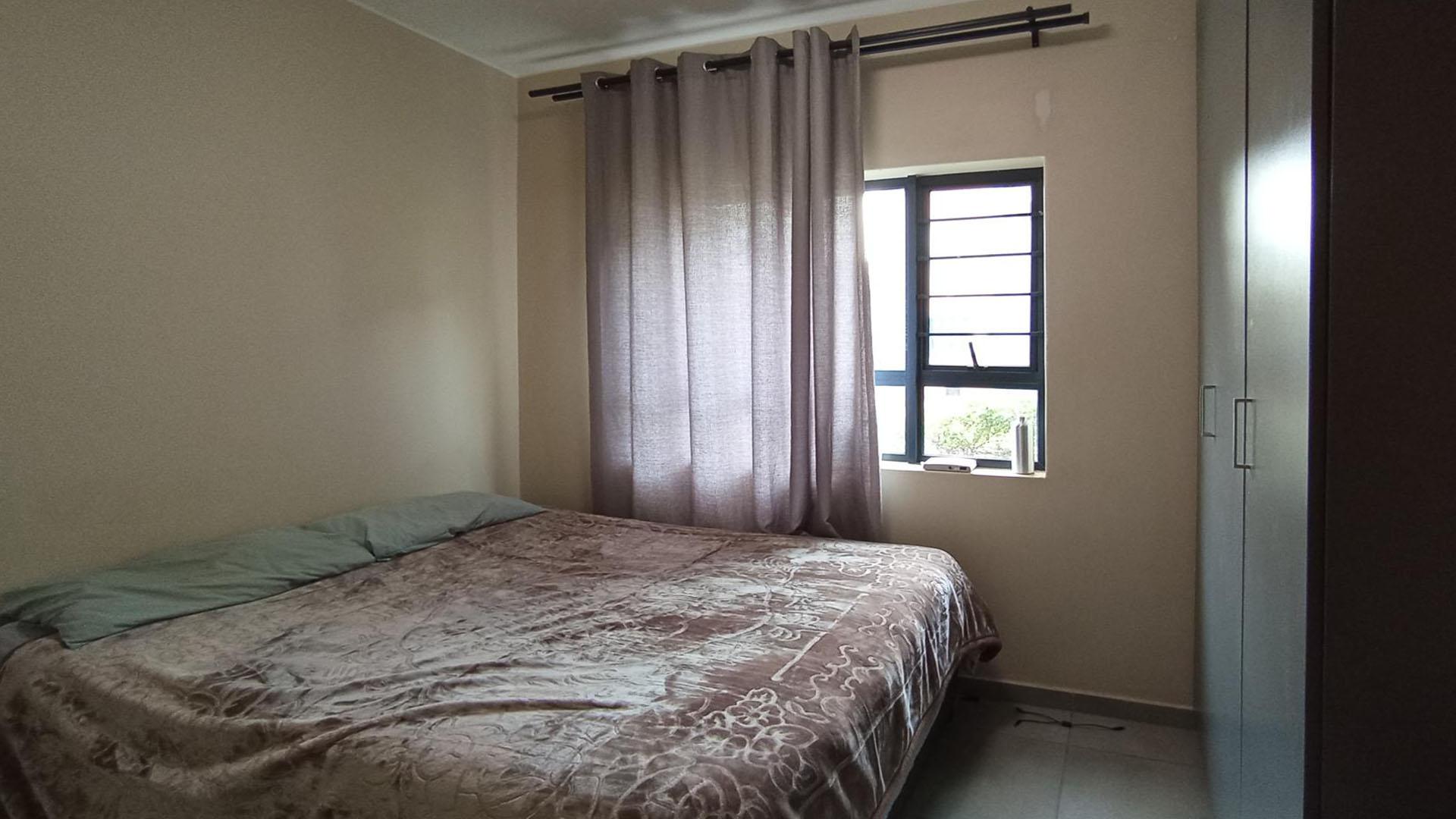 Main Bedroom - 10 square meters of property in Vorna Valley