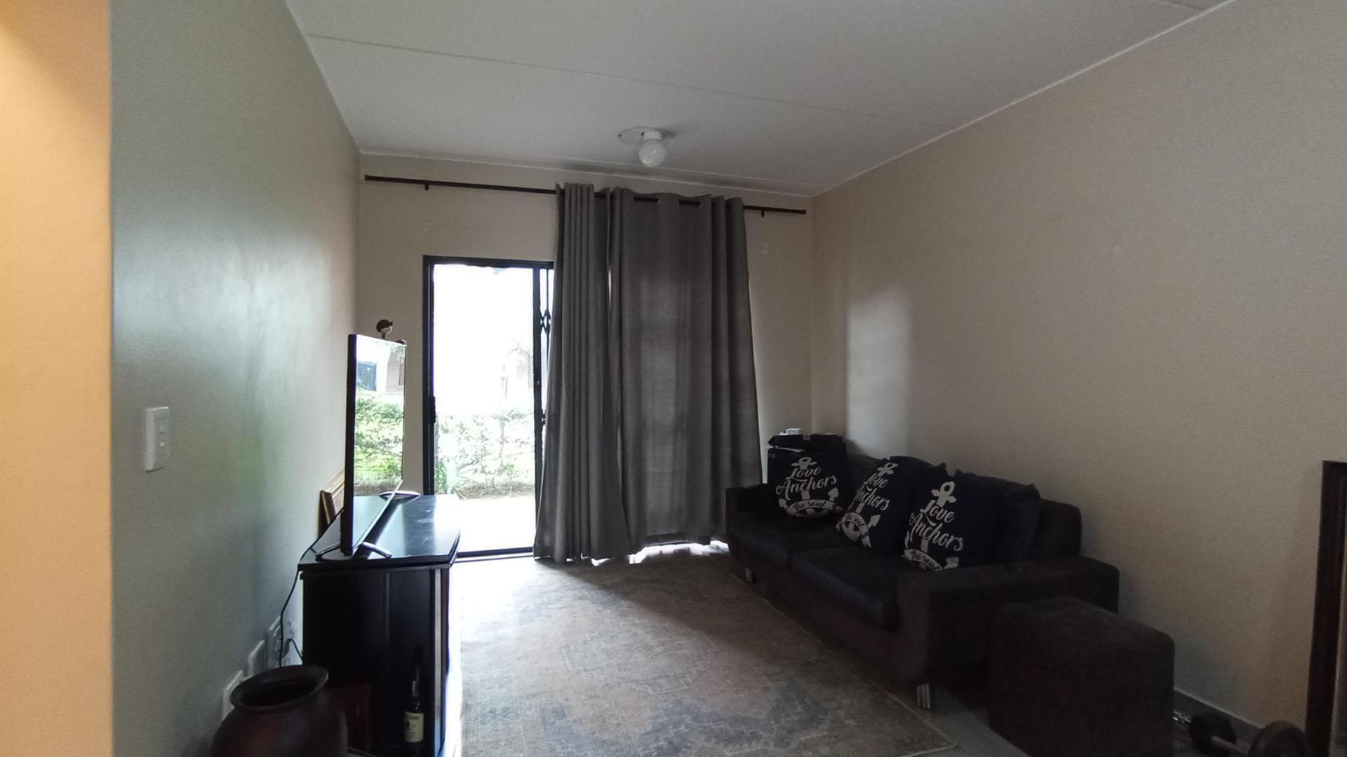 Lounges - 16 square meters of property in Vorna Valley