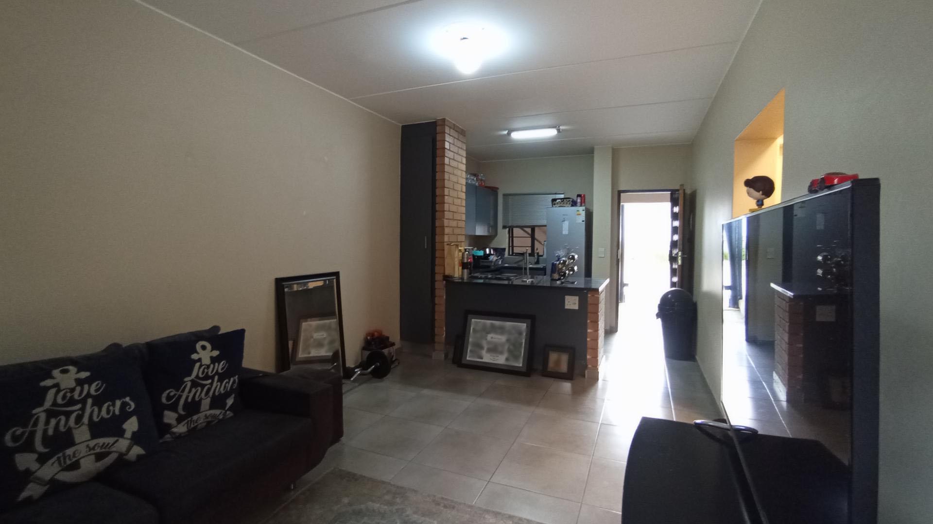 Lounges - 16 square meters of property in Vorna Valley