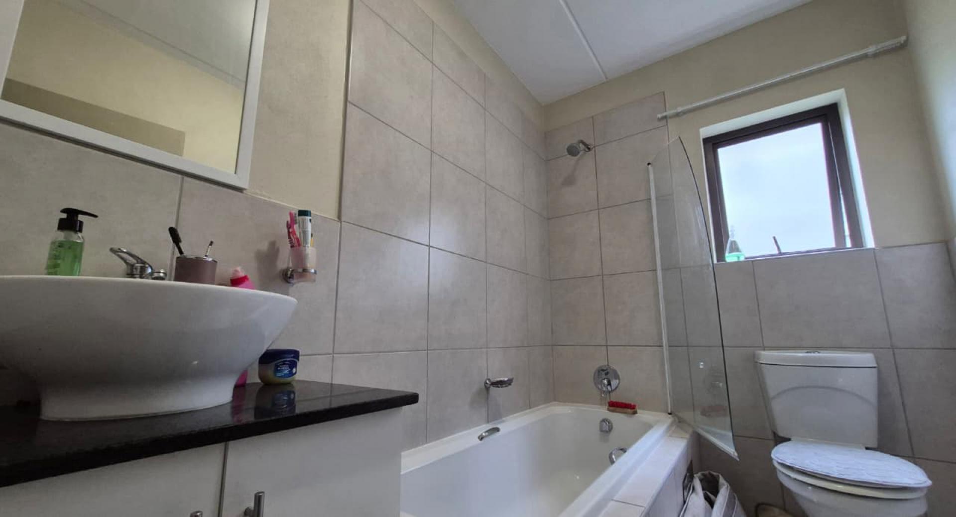 Bathroom 2 of property in Kameeldrift