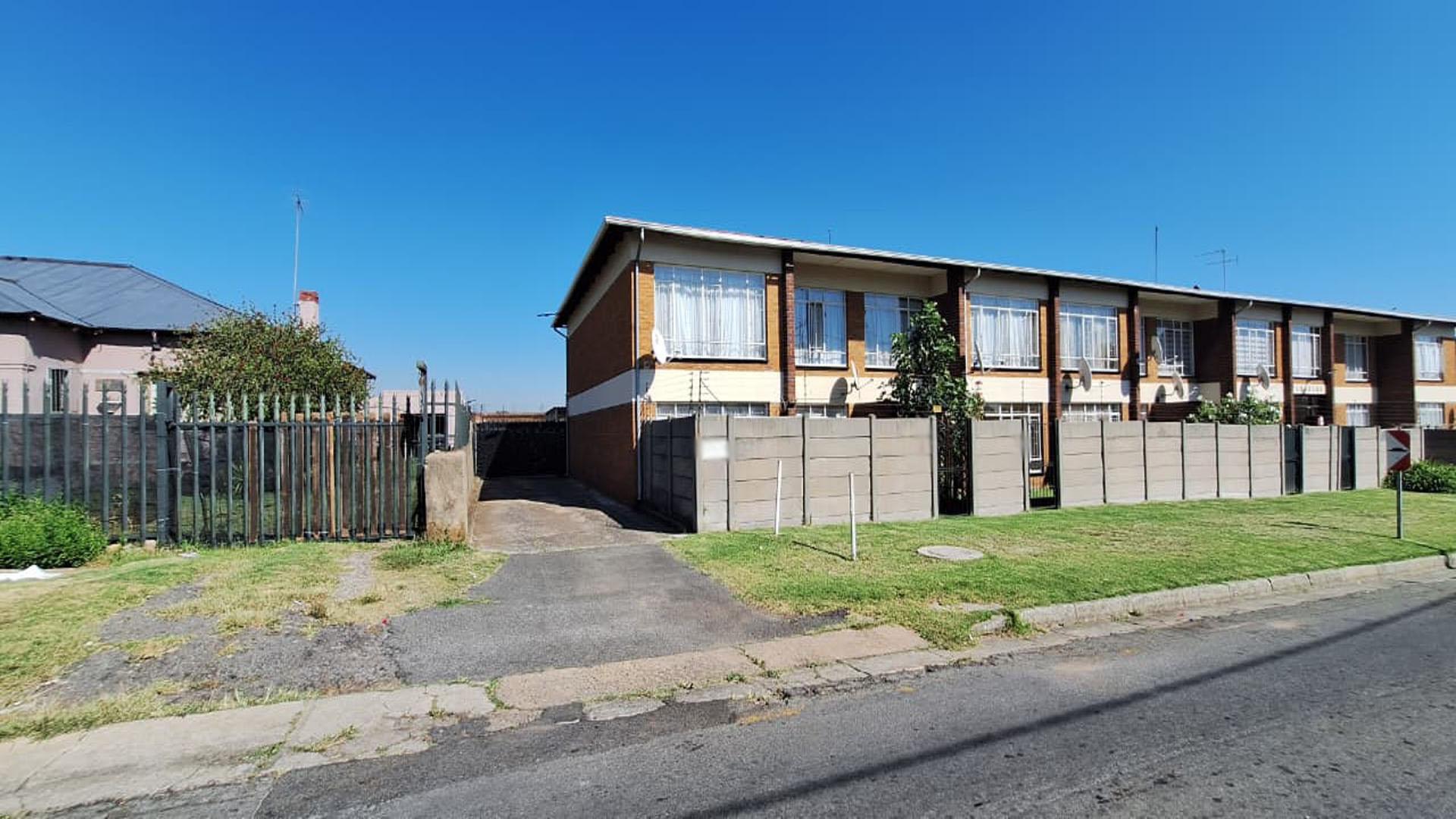 Front View of property in Strubenvale