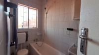 Bathroom 1 - 5 square meters of property in Strubenvale