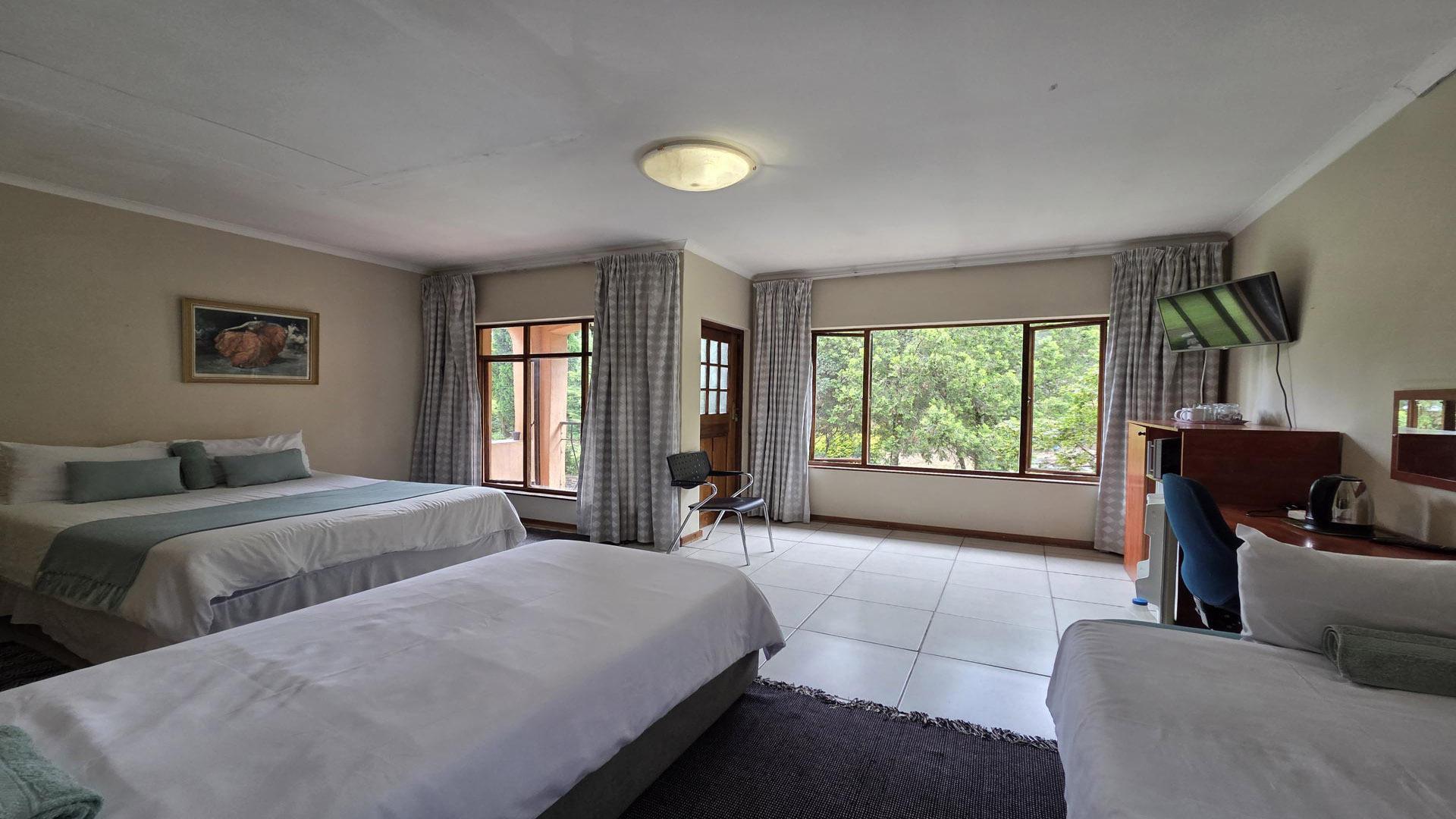 Bed Room 1 of property in Ferndale - JHB