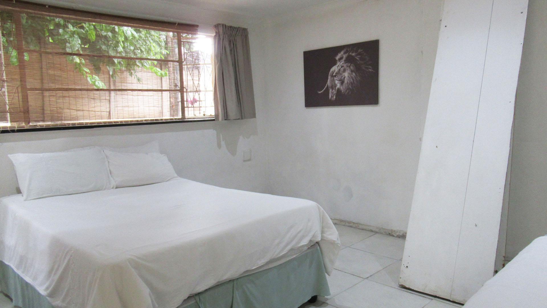 Flatlet - 120 square meters of property in Ferndale - JHB