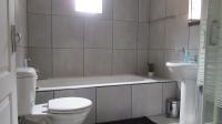 Bathroom 1 - 11 square meters of property in Ferndale - JHB