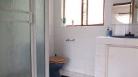 Bathroom 1 - 11 square meters of property in Ferndale - JHB